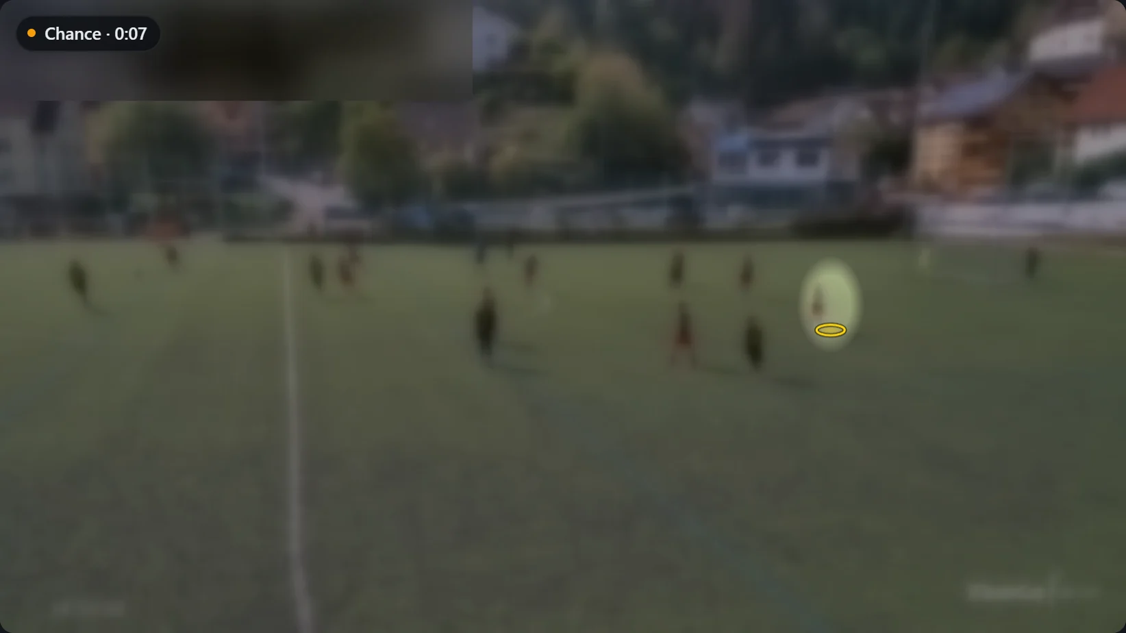 Verfolgter Spieler mit gelbem Kreis, das Umfeld ist abgedunkelt (Spotlight)