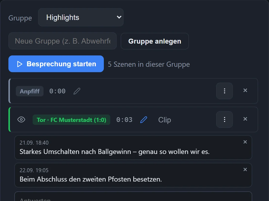 Szenen eines Spiels in VidiCoach: Anpfiff und ein Tor mit Spielstand, darunter zwei Notizen aus dem Trainerteam